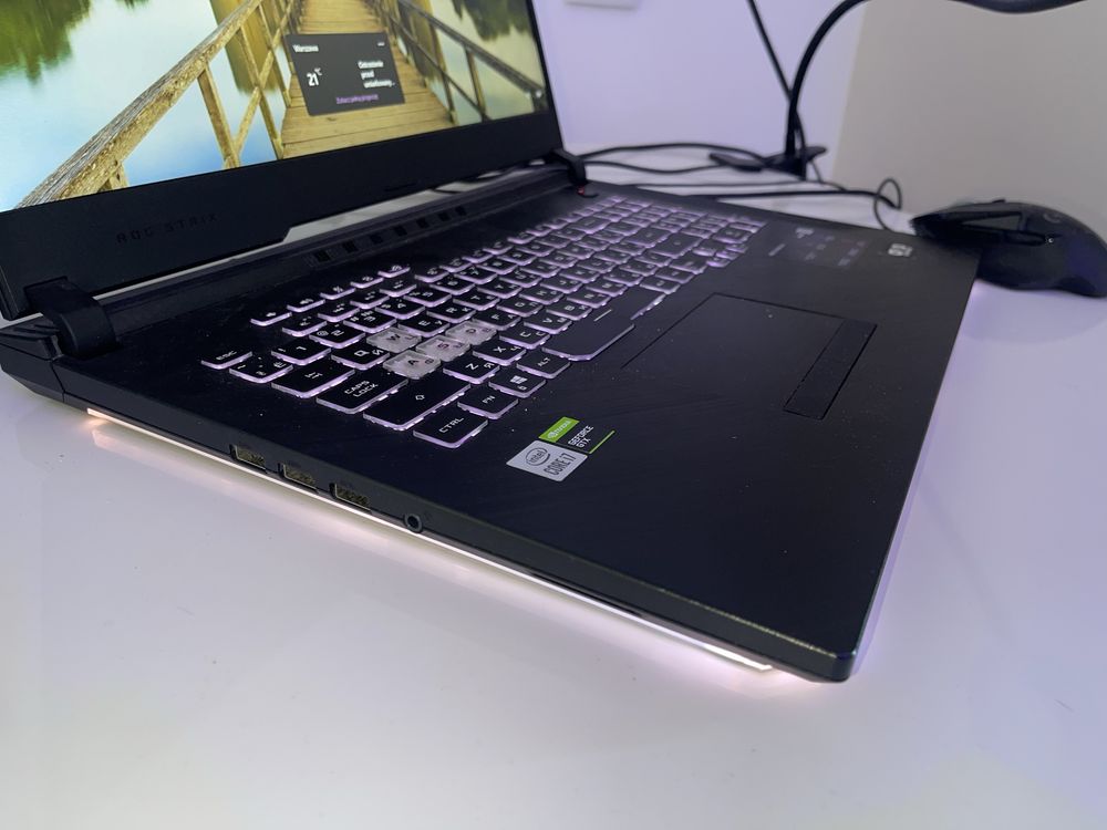 Laptop asus rog strix G17