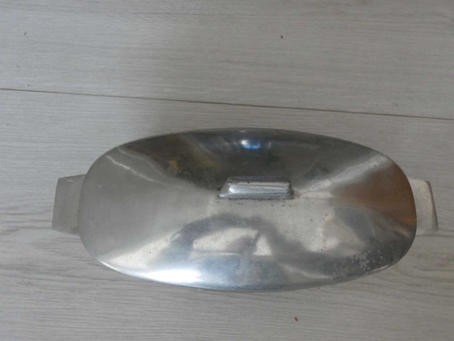 dwie aluminiowe  brytfanki