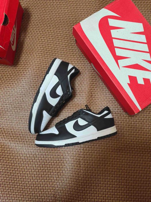 Damskie trampki Nike, białe i czarne. Rozmiar 38