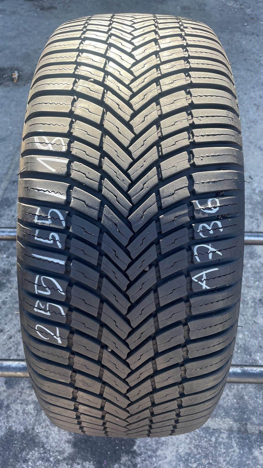 255/55/18 Bridgestone Weather Control A005 EVO 109V