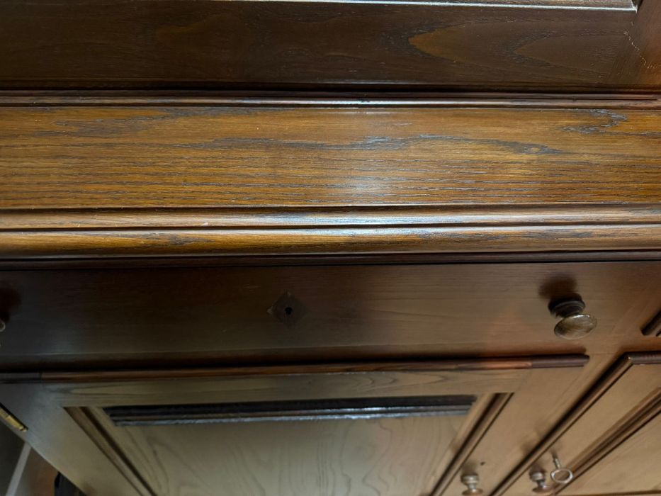 Louceiro em castanho maciço