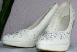 Продам белые свадебные туфли