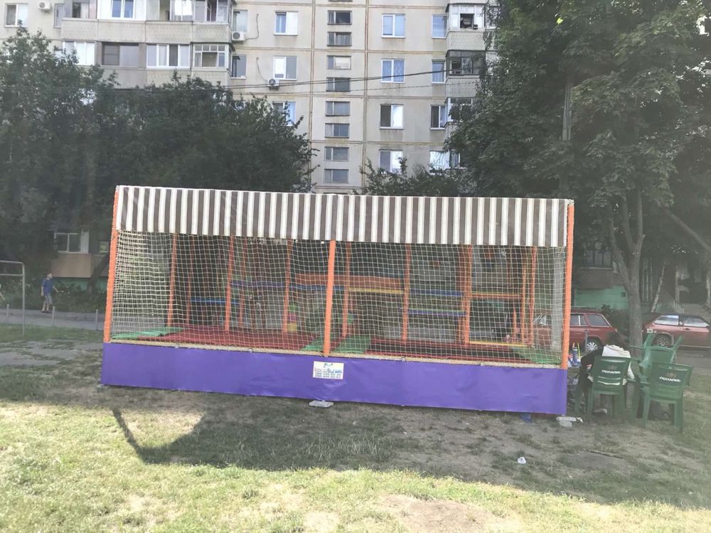 Лабіринт атракціон ігрова кімната