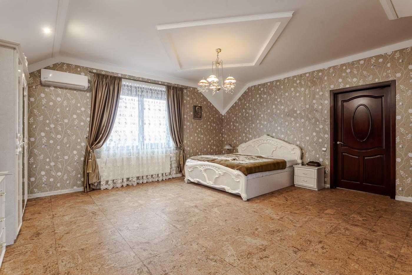 Будинок з басейном в с. Великі Дмитровичі, Новообухівська трасса