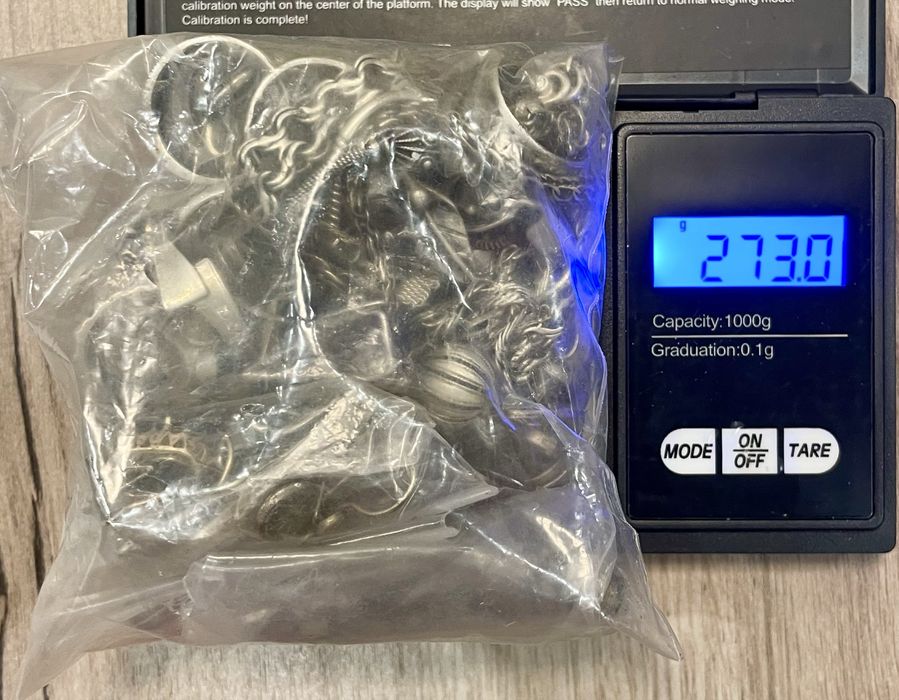 270 грам срібла у виробах та ломі
