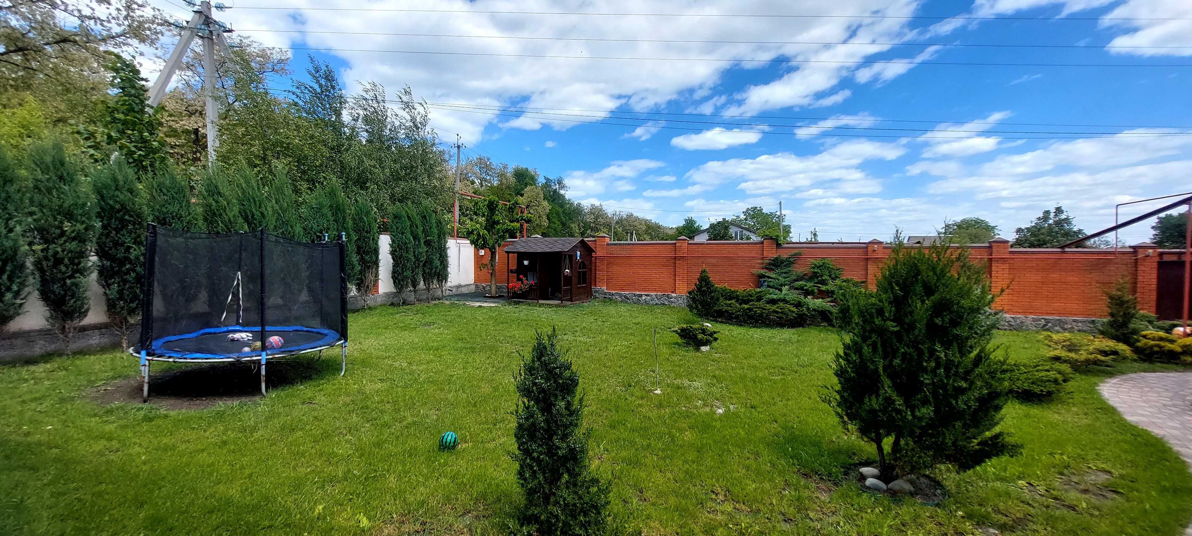 ДОМ (215м.кв).4 спальни.10 соток.Ландшафт.Баня 58000грн