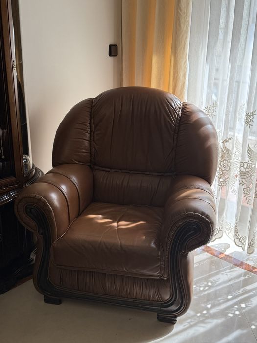 Sala completa: Sofá, bar, mesa de apoio, mesa jantar e cadeiras