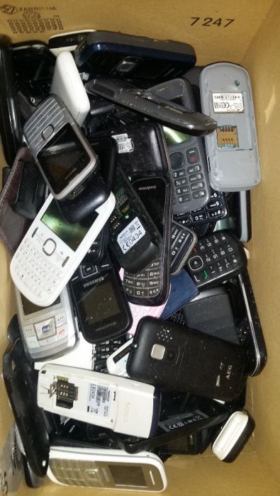 Lote de 10 telemóveis usados a funcionar