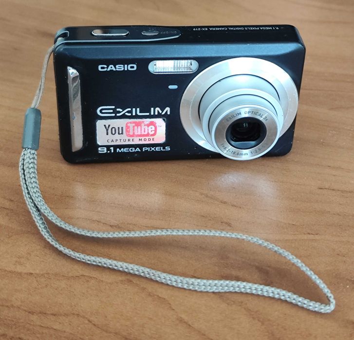 Sprzedam używany kompaktowy aparat fotograficzny marki Casio EX-Z19