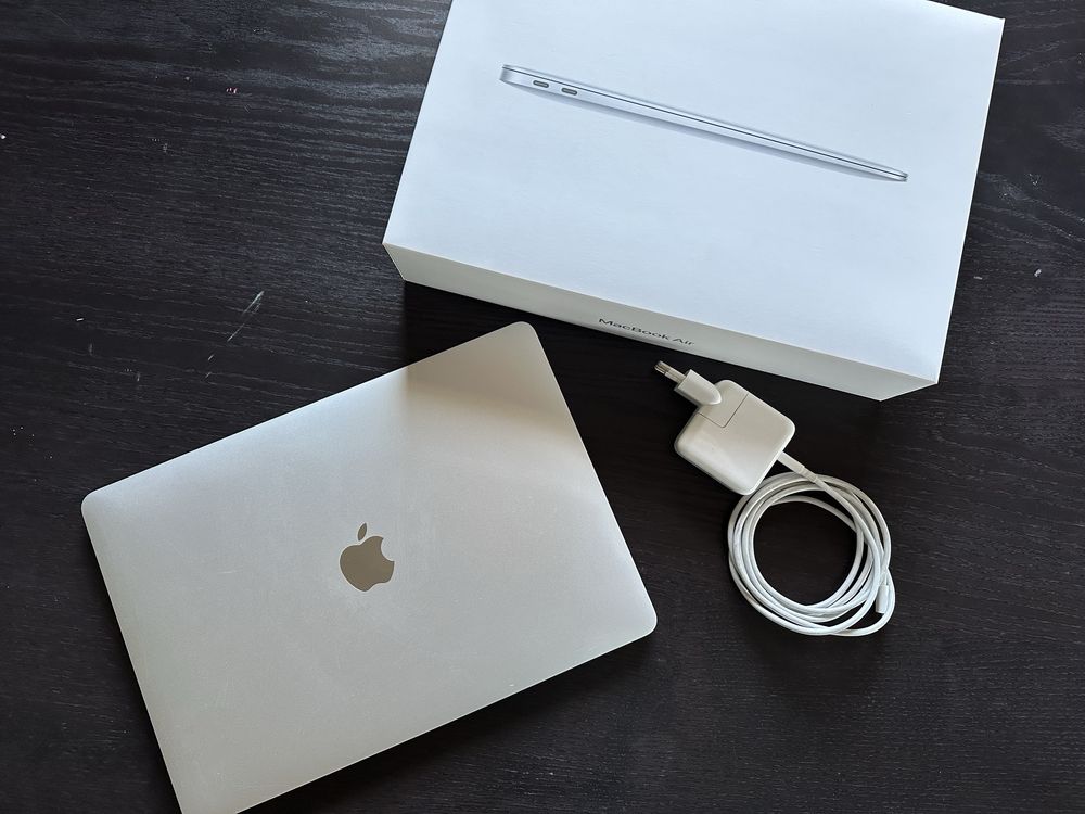 MacBook Air M1 (2020) 8GB RAM, 256GB, srebrny + pudełko i ładowarka