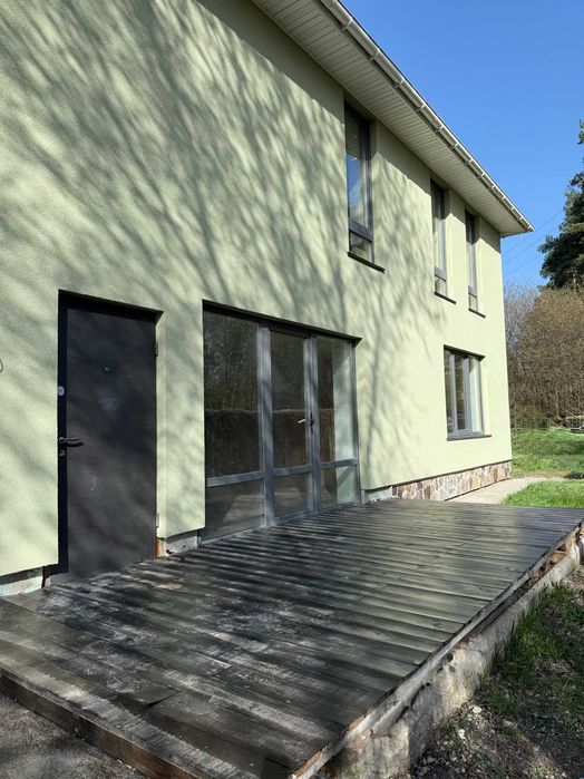 Продам котедж 480м  с.Шпитьки 17 км по Житом. трасі 15с.біля озера