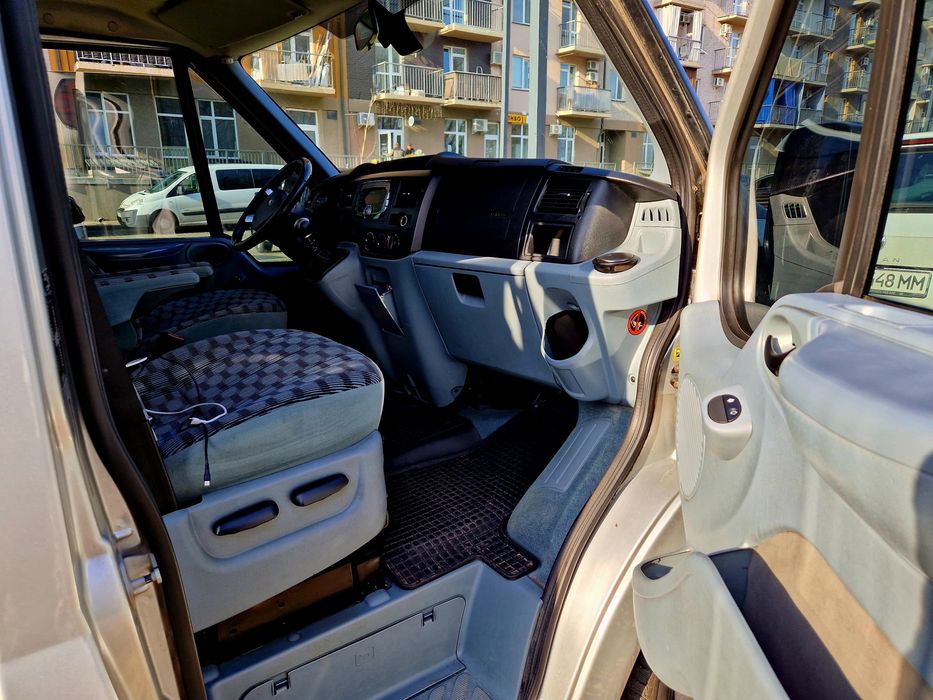 Автомобіль в гарному стані.