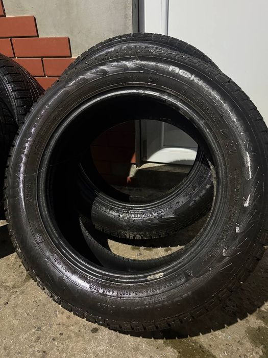 Продам зимнюю резину 205/60/16