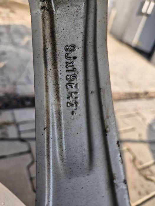 Koła 255/50 R19 107V, 5x120, ET37