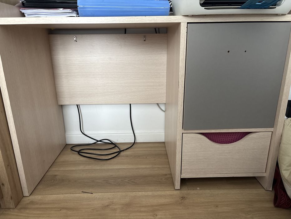 Zestaw mebli, szafa ubraniowa, komoda, szafka, biurko