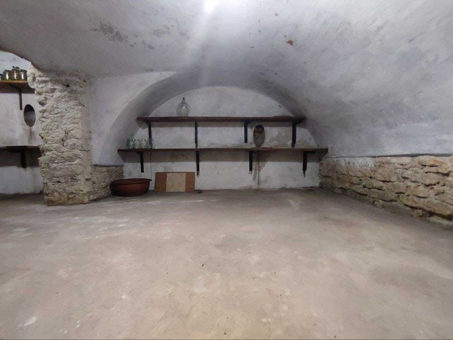 Довгострокова оренда  2 поверхового будинку на вул. Коротка 3