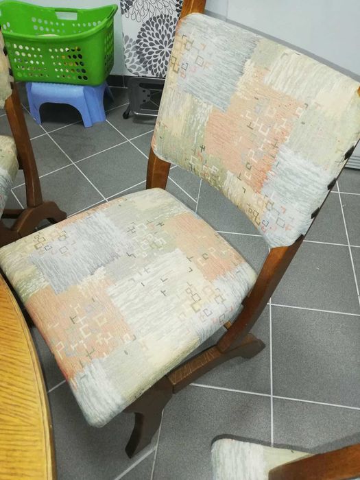 Stół dębowy rozkładany i krzesła