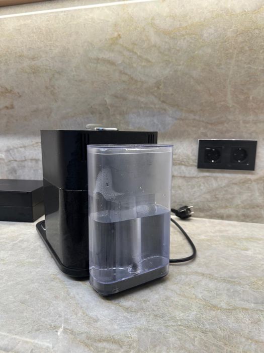 Máquina de Café Nespresso com Depósito de Leite – Excelente Estado