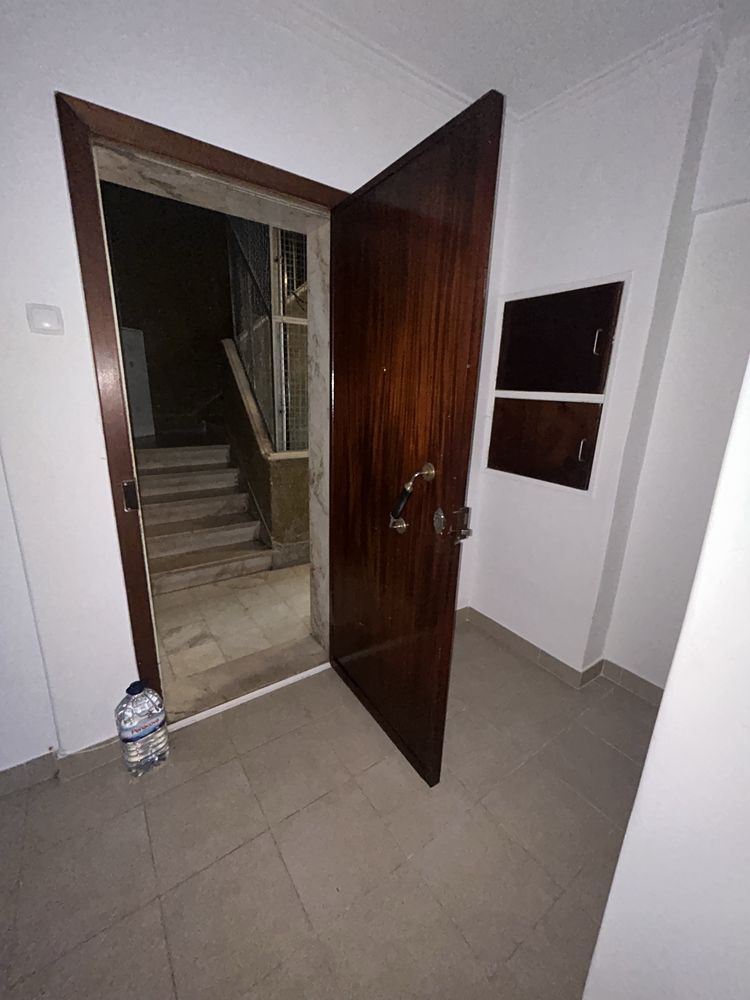 Armazem com quartos cozinha e wc
