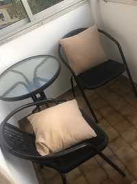 Mesa e cadeiras para varanda