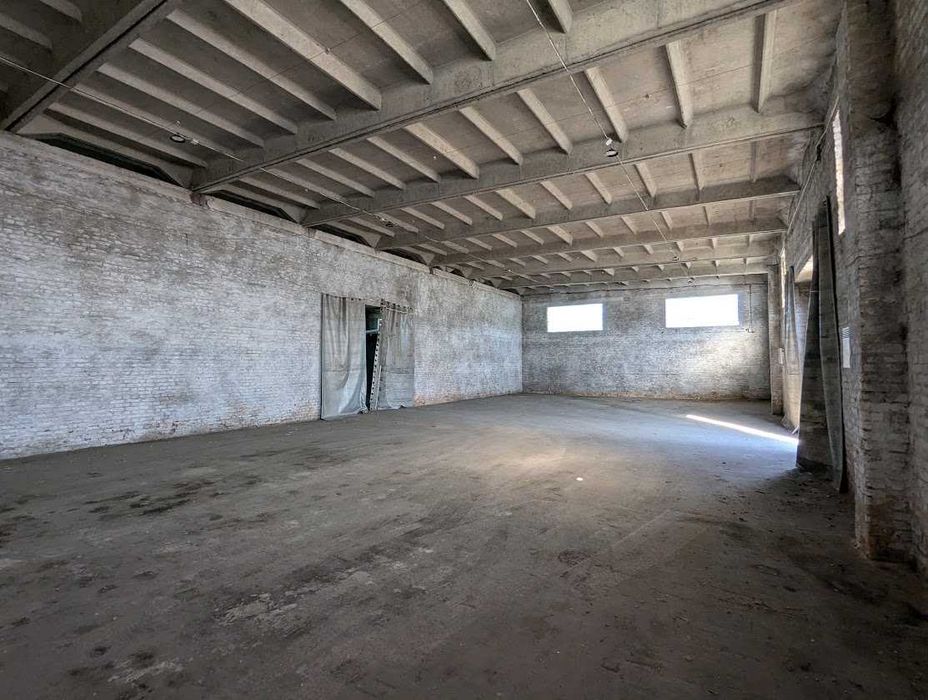 Здамо в оренду майданчик та склади зрампою та напольні  на Обухова 66А