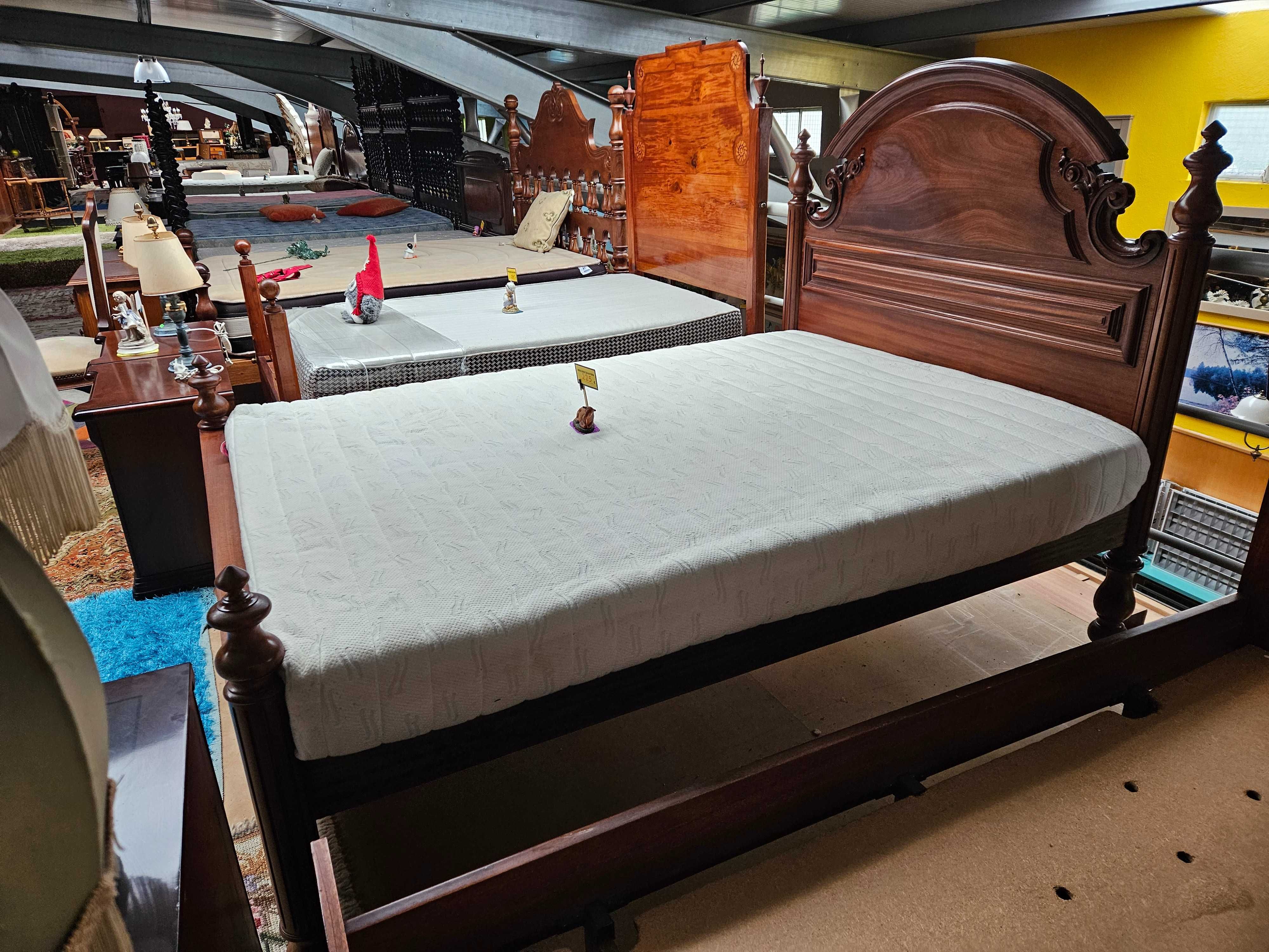 Cama em madeira maciça com estrado e colchão - Muit