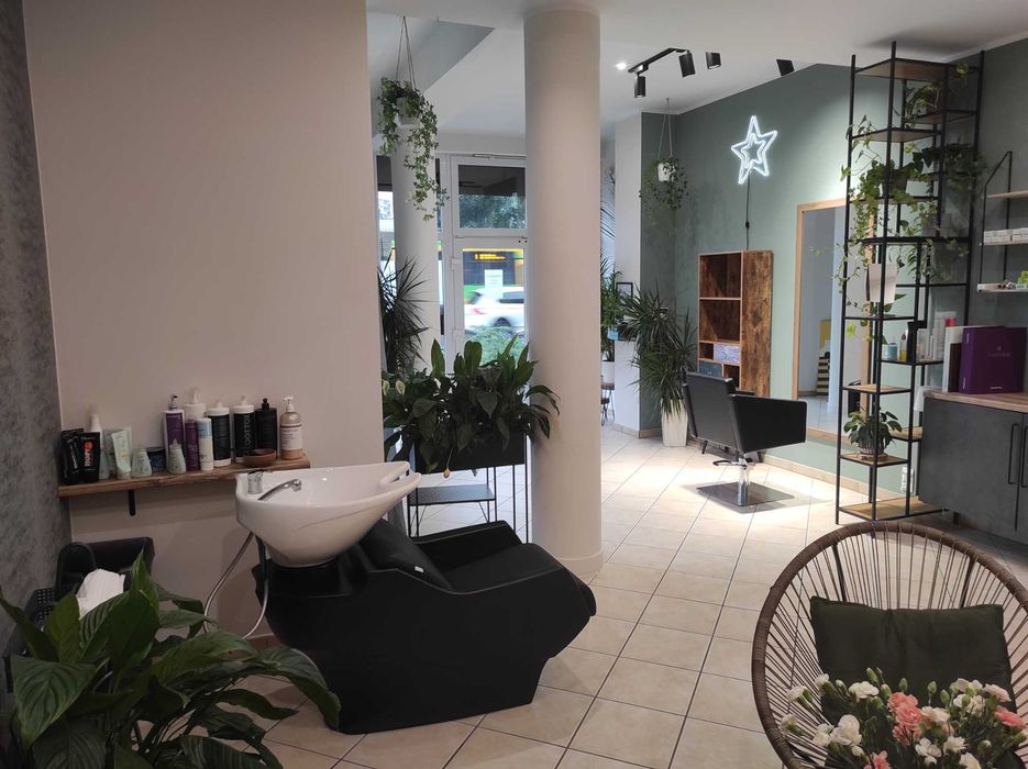 Salon fryzjerski całość umeblowany