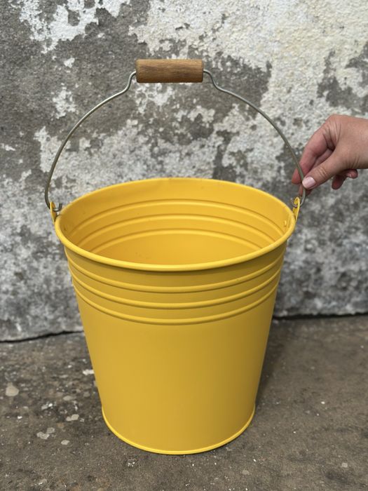 Balde Amarelo novo