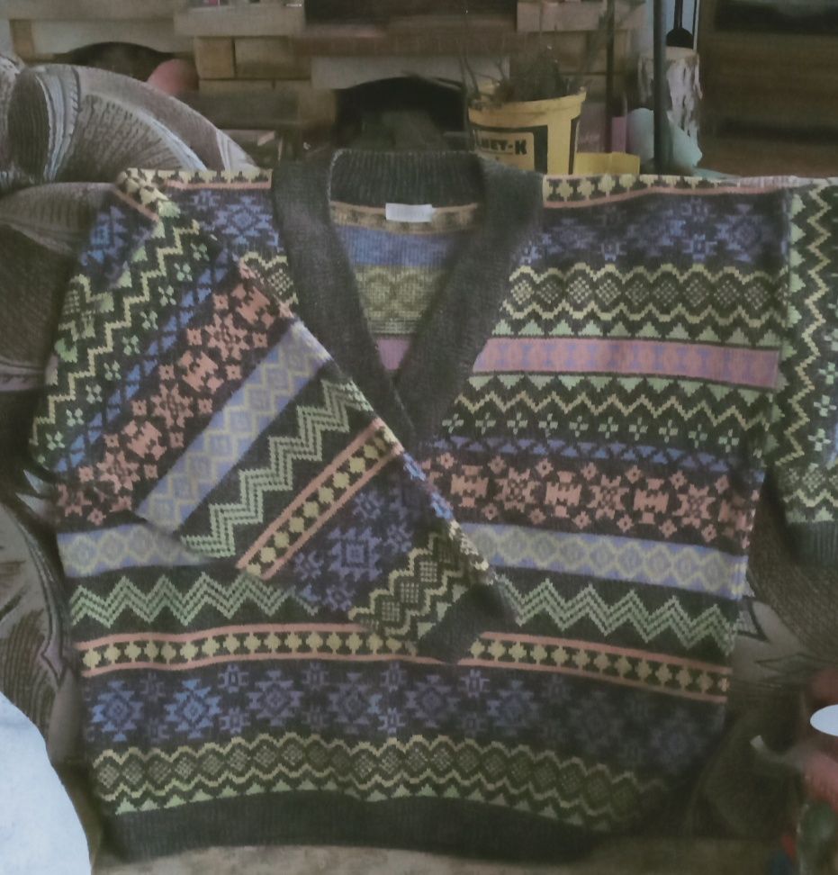 Sweter męski w serek