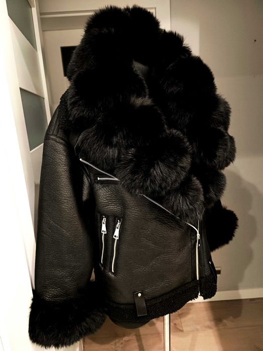 Kurtka. Naturalne futro.
Każdy futrzany element odpinany