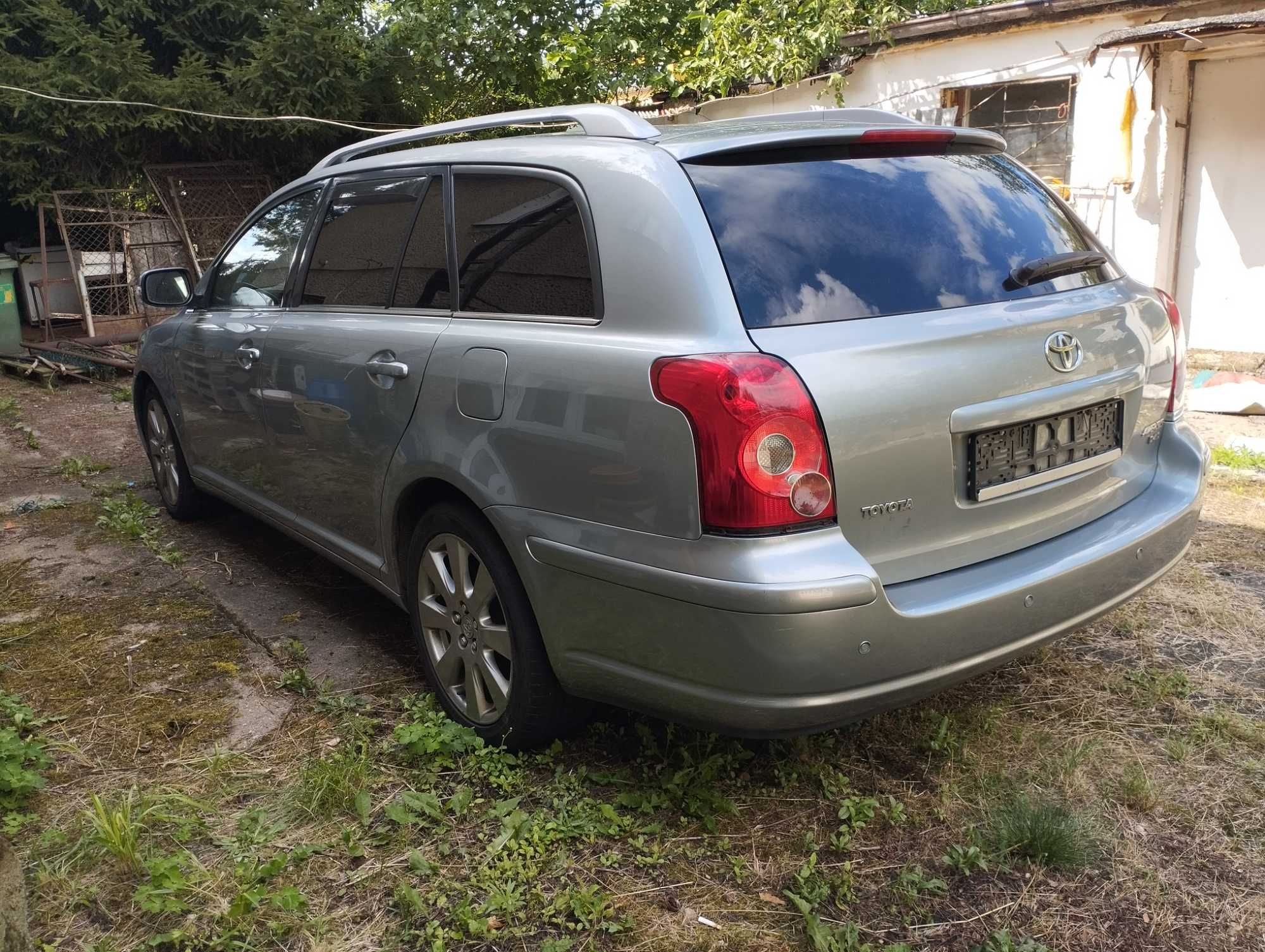 Avensis t25 2.0 d4d na części kolor 1f8