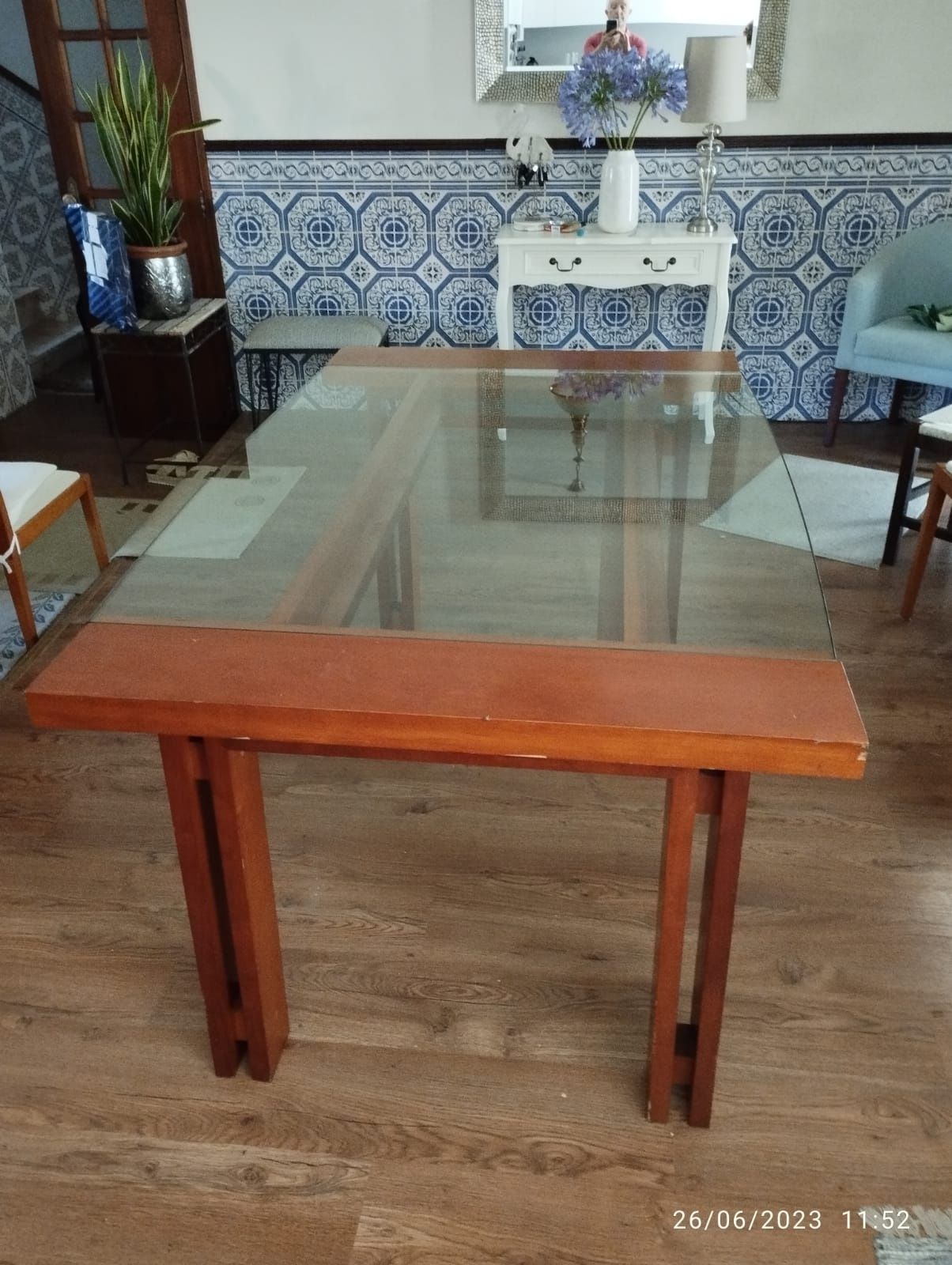 Mesa em nogueira