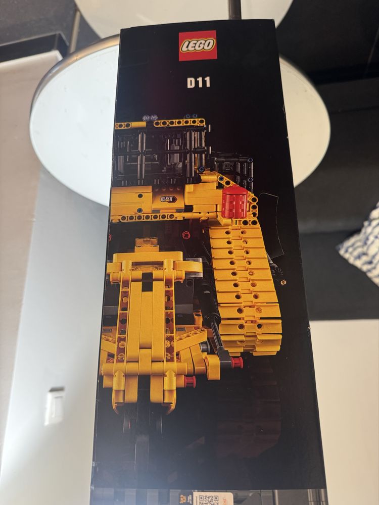 Klocki LEGO 42131 Cat D11 buldożer sterowany z smartphona NOWE