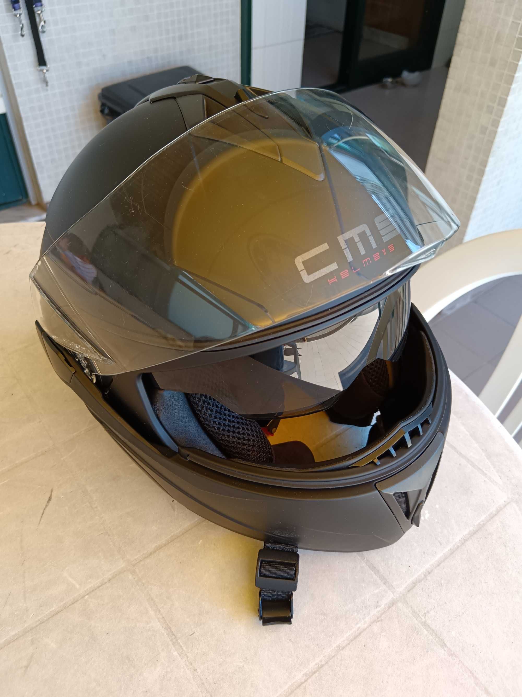 Casaco motard e capacete