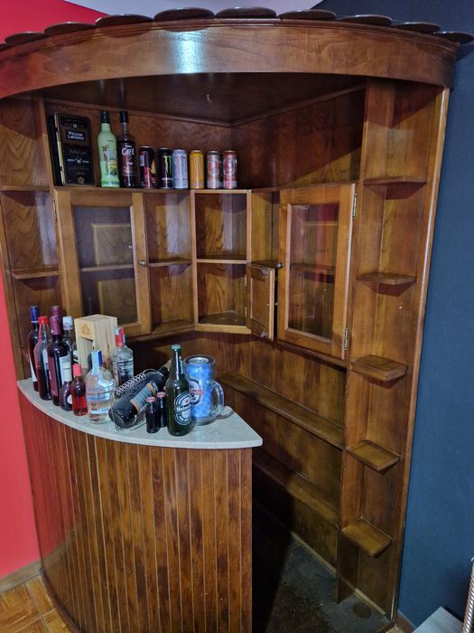 Bar de sala em madeira