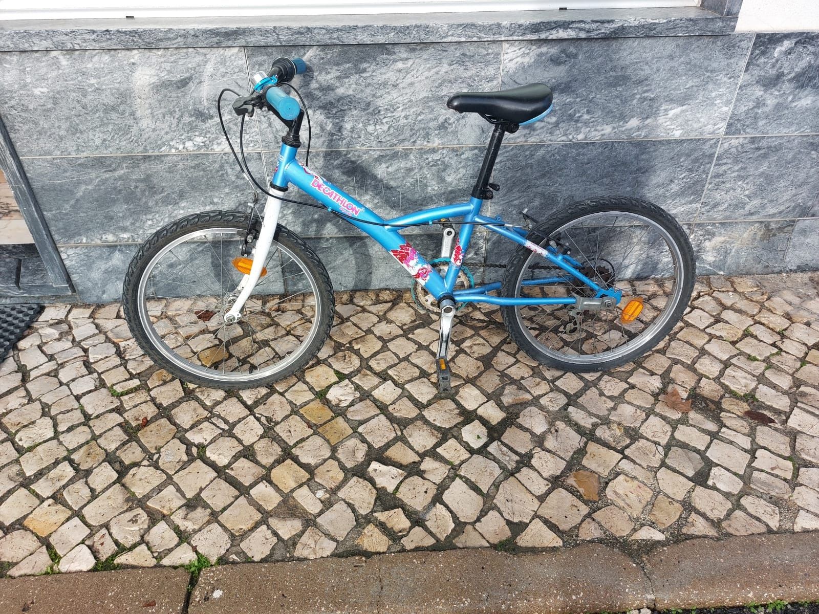 Bicicleta roda 24, usada em bom estado , para criança.