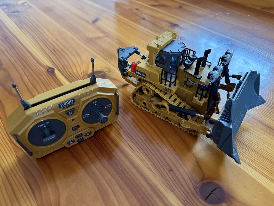 Zestaw 4 zdalnie sterowanych pojazdów budowlanych, nowe