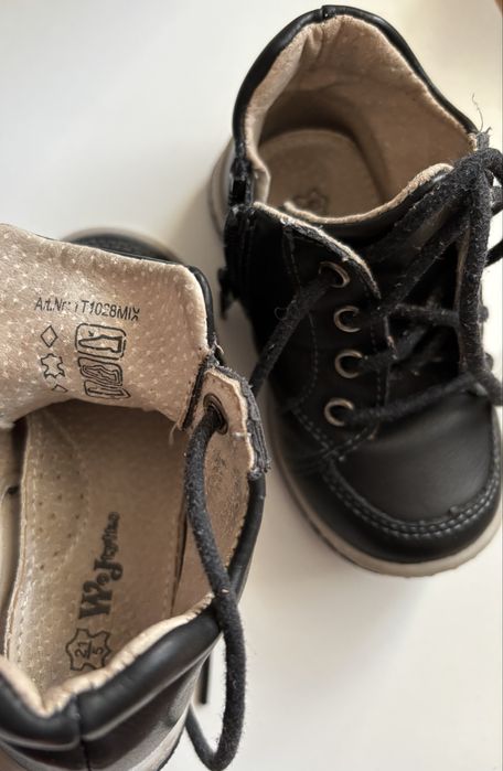 21 - Sznurowane, oryginalne buty Wojtyłko dla chłopca