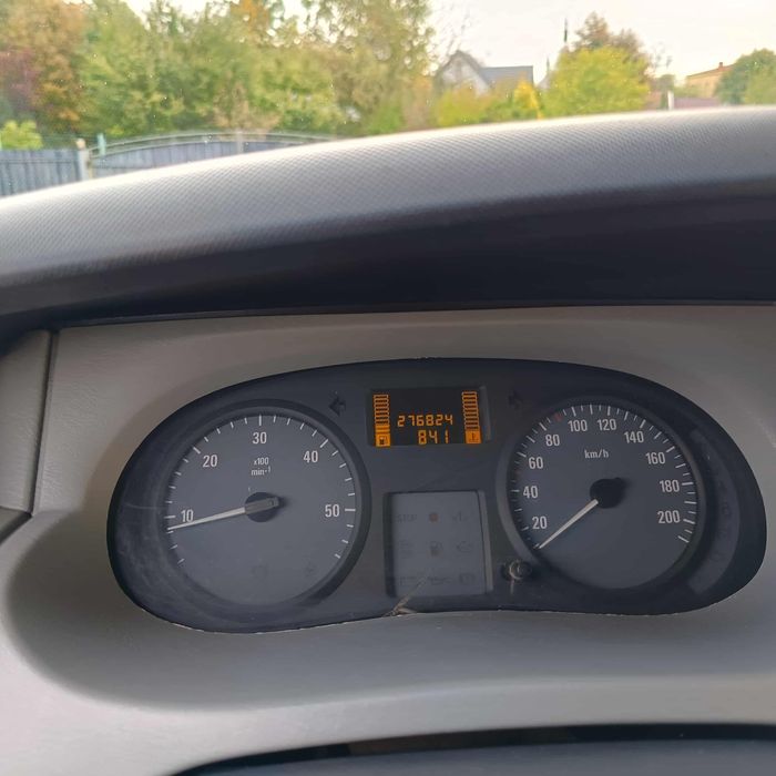 samochód Opel Vivaro long 2007r