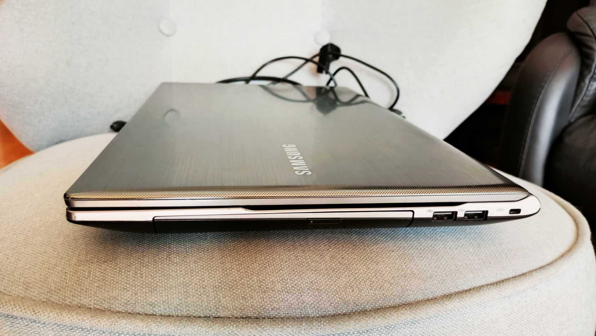 Laptop Samsung NP550P5C