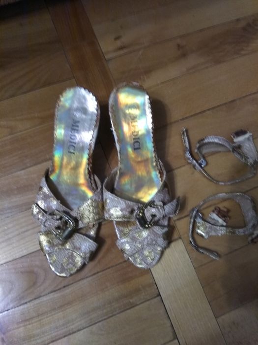 Віддам ''каблуки'' щоб гратися.