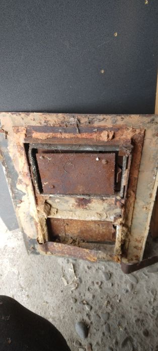 Drzwiczki do pieca. kaflowego grilla wędzarni