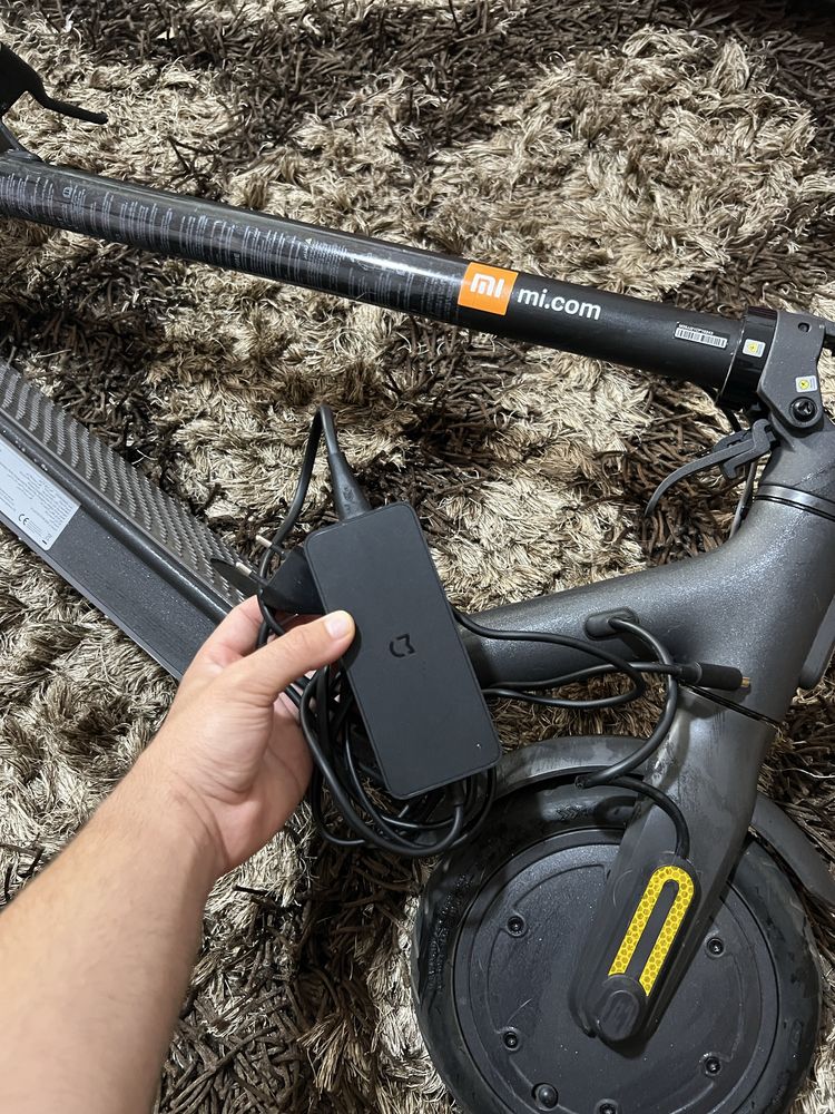 Trotinete Elétrica Xiaomi Mi Electric Scooter Essential Preta
