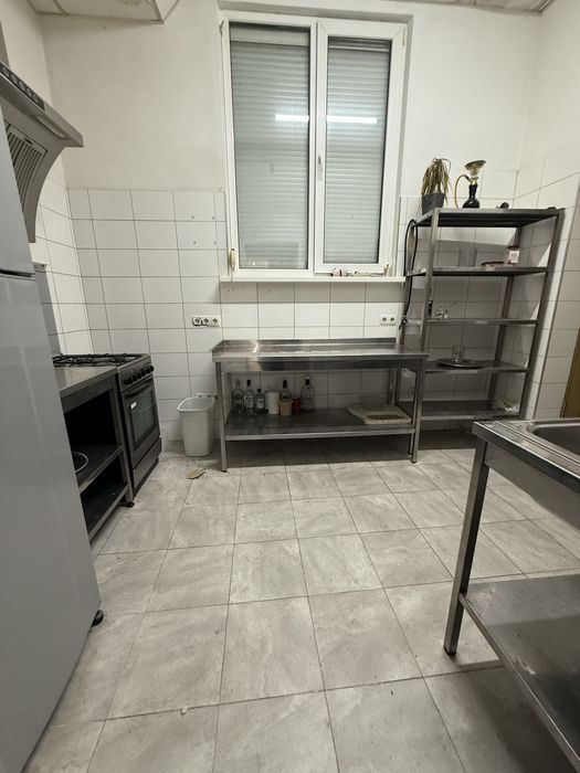 Здається в оренду комерційне приміщення, окрема будівля. Є парковка.