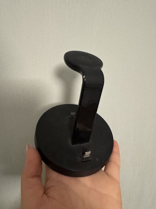 Безпровідна станція зарядки для еплвоч, навушників та телефону