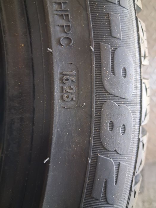 Nowe opony zimowe 225/45-18 XL