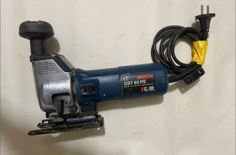 Електролобзік Bosch GST 60 PE
550 W 3100 min-1