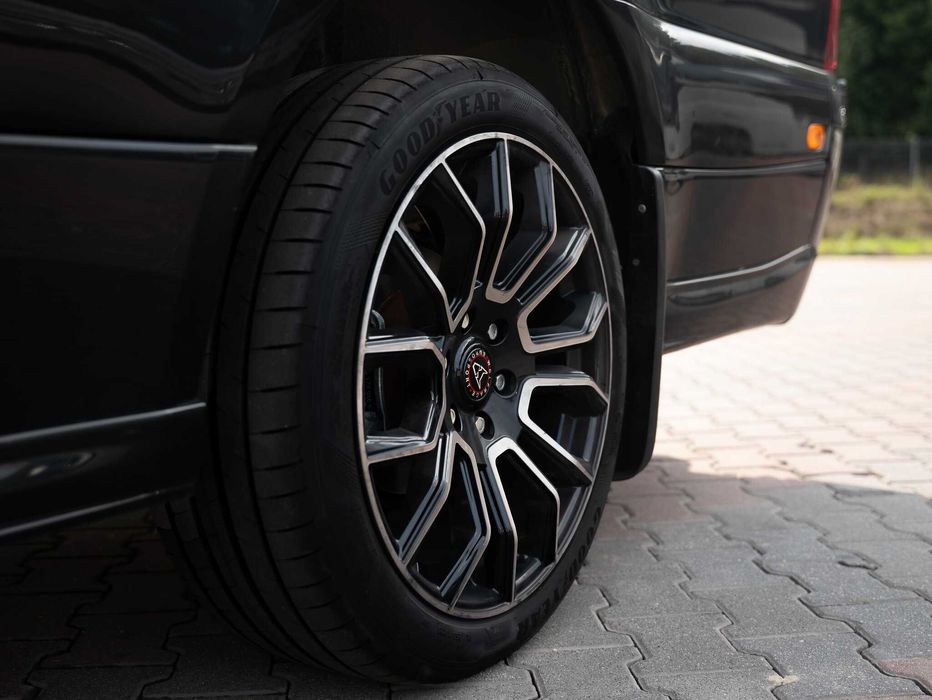 Wynajem VIP+ busa 9-osobowego Mercedes Sprinter 2025.