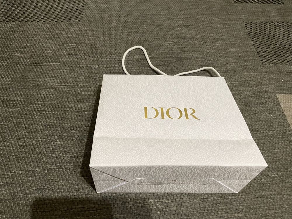 Dior srednia biala wytlaczana zlote logo torebka prezentowa