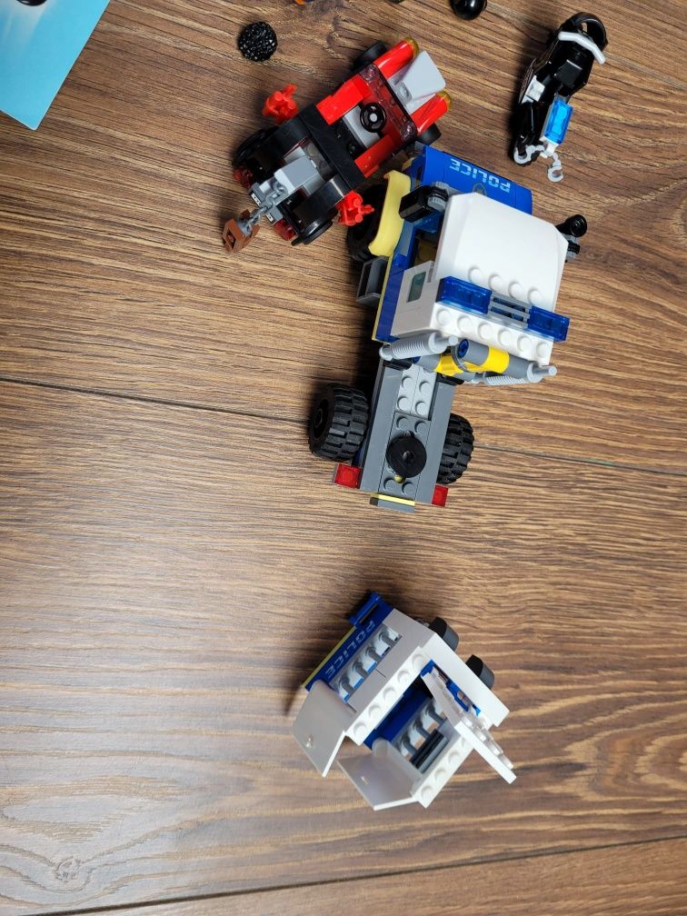 LEGO City policyjny konwój więzienny 60276